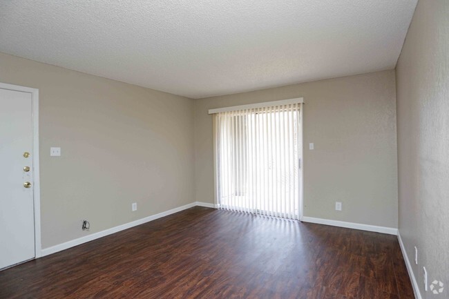 2BR,2BA - 930SF - LIVING ROOM - River Run