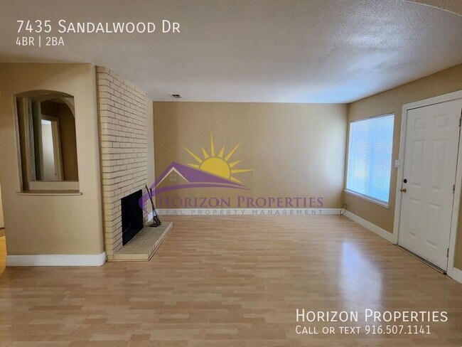 Foto del edificio - 7435 Sandalwood Dr