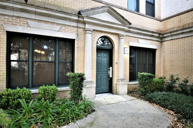 Building Photo - 1661 Riverside Ave