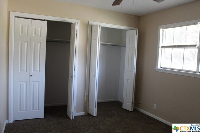 Building Photo - 3713 Ivanhoe Dr