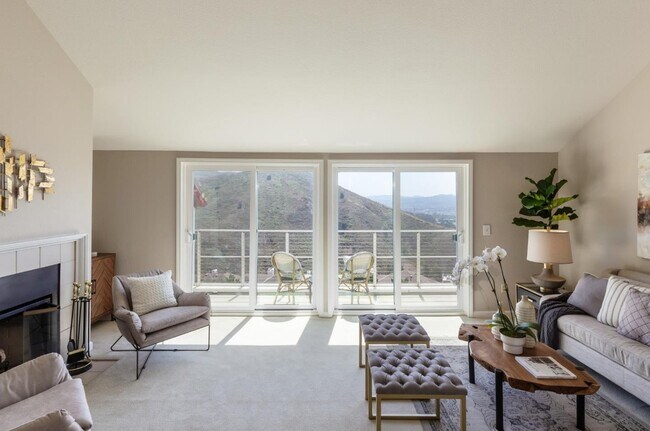 Foto del edificio - 683 Green Ridge Dr