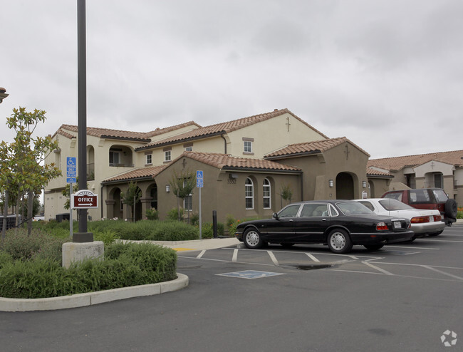 Building Photo - Vineyard Family Apartments