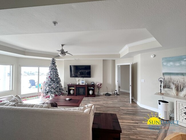 Building Photo - Stunning Waterfront 3 Bedroom Condo at Presidio Yacht Club!