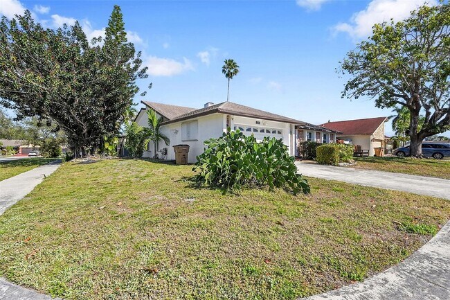 Building Photo - 1361 SW 26th Ave