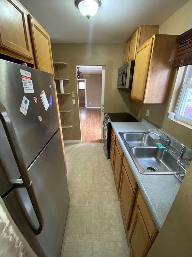 Building Photo - 706 Railroad Ave