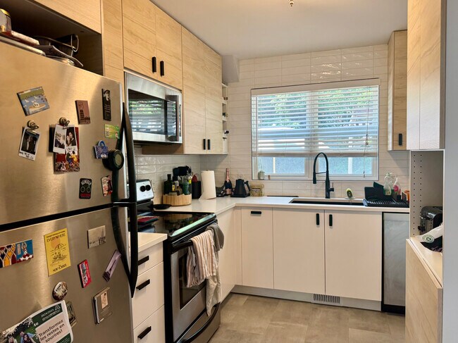 Building Photo - 1024?Panet Street, Ottawa – Charming 3?BR ...