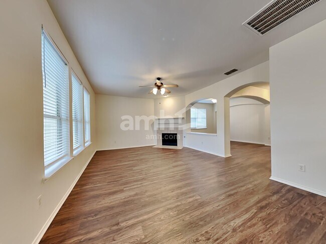 Foto del edificio - 10005 Chadbourne Rd