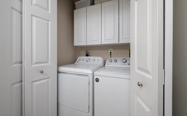 Building Photo - 227 Sherbrooke Ct