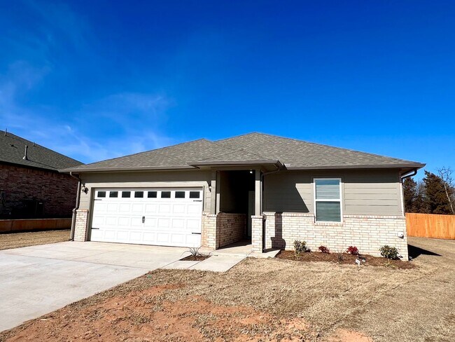 Building Photo - 4 Bedroom 2 Bathroom 2 Car Garage Home in ...