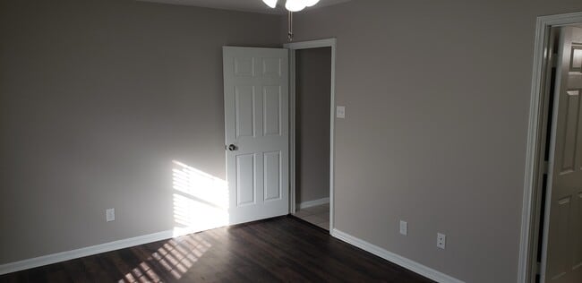Building Photo - Deer Park Apartments - 1411