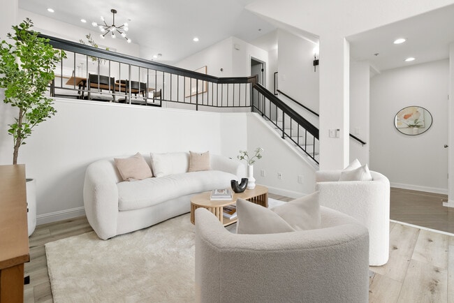 Building Photo - 430 Galleria Dr