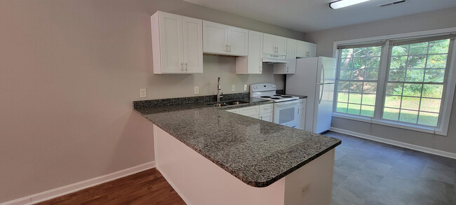 Building Photo - 105 Heatherbrook Ct