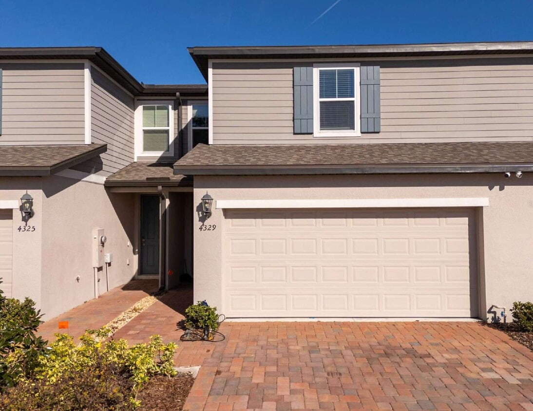 "Charming 3-Bed Townhouse in St. Cloud with Spacious 1,560 Sq Ft Layout and Modern Comforts!" - "Charming 3-Bed Townhouse in St. Cloud with Spacious 1,560 Sq Ft Layout and Modern Comforts!"