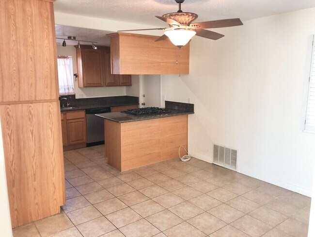 Foto del edificio - Amazing Single Family Home Located in desirable Huntington Beach!