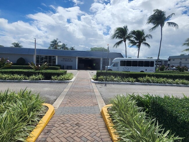 Building Photo - 632 Brittany Ct