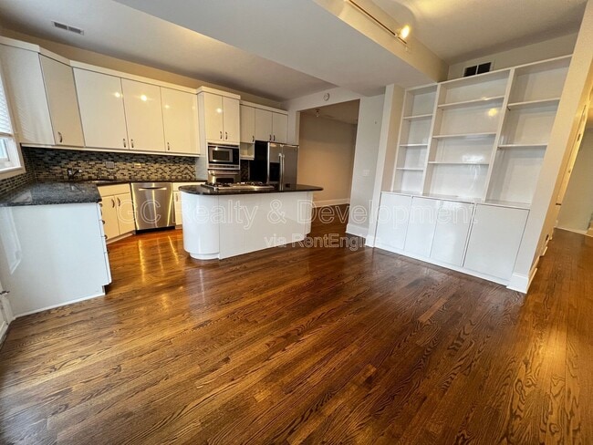 Photo - 1423 W Oakdale Ave Apartment