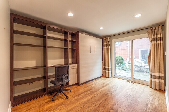 Building Photo - 2803 N Wolcott Ave