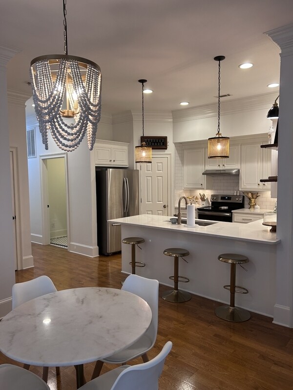 Foto del edificio - 212 Village Walk Ln