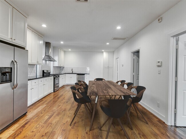 Foto del edificio - 4730 Bell St