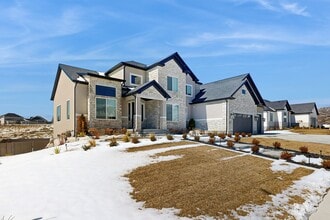 Building Photo - 12179 Meadow Dr