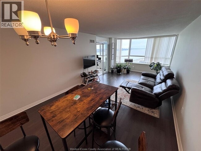 Building Photo - 75 Riverside Dr E