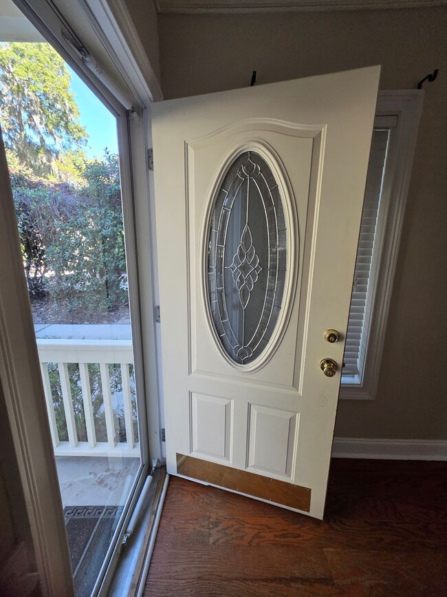 Building Photo - Oakview