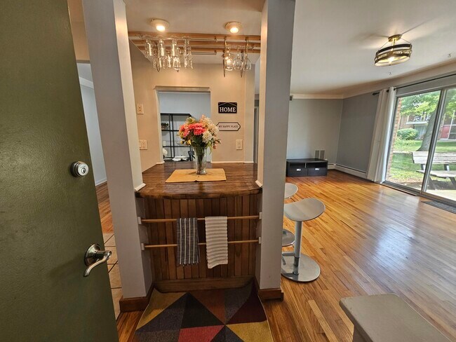 Building Photo - 1209 Island Dr