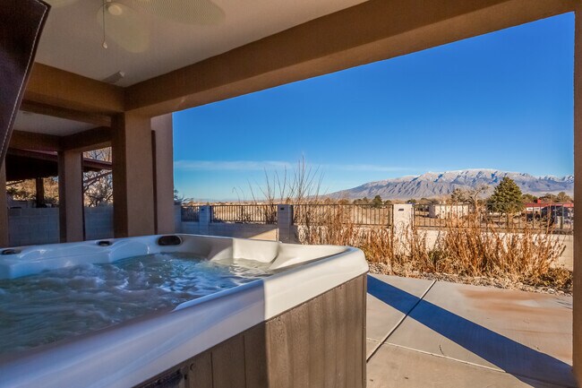 Building Photo - 708 Troon Dr SE