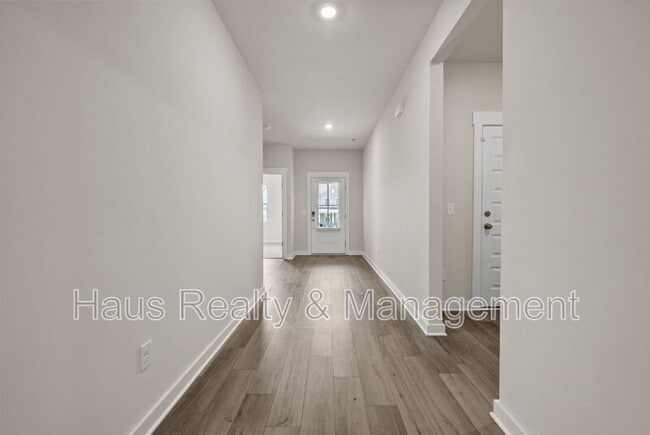 Building Photo - 1145 Ross Farms Blvd