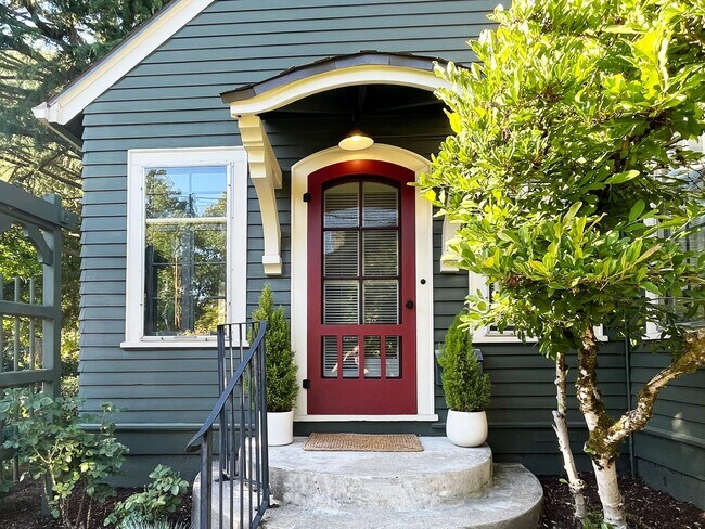 Building Photo - Remarkable magical NE Portland Cottage.