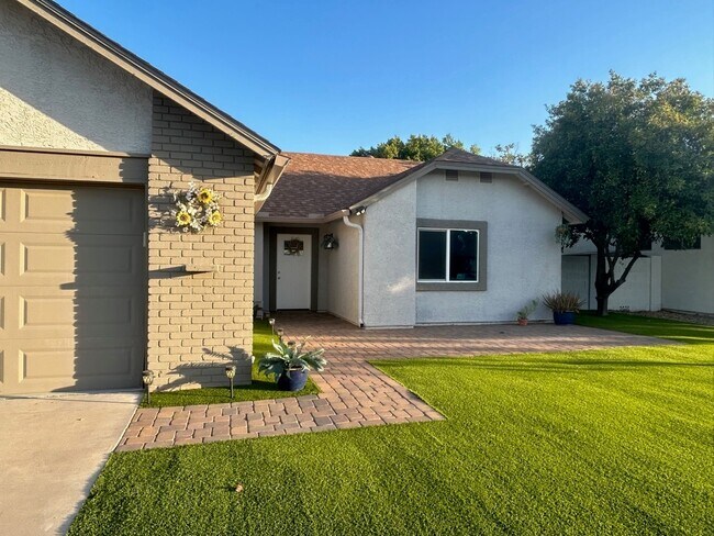 Foto del edificio - 5537 W Mescal St