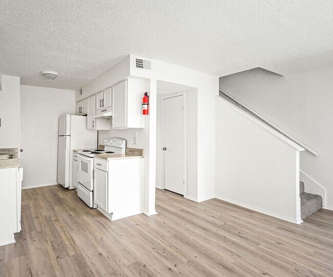 Building Photo - 2111 Holly Hall St