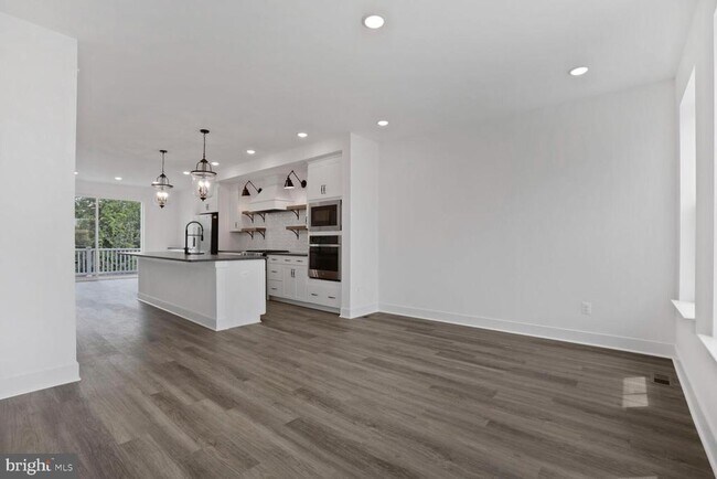 Foto del edificio - 5041 Bigleaf Rd