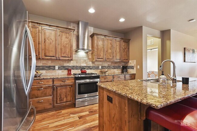 Foto del edificio - Pet Friendly Home Near The Foothills!