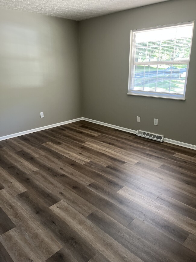 Building Photo - Green Acres - 4963-4967