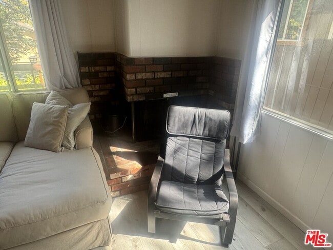 Foto del edificio - 672 Holmes Ln