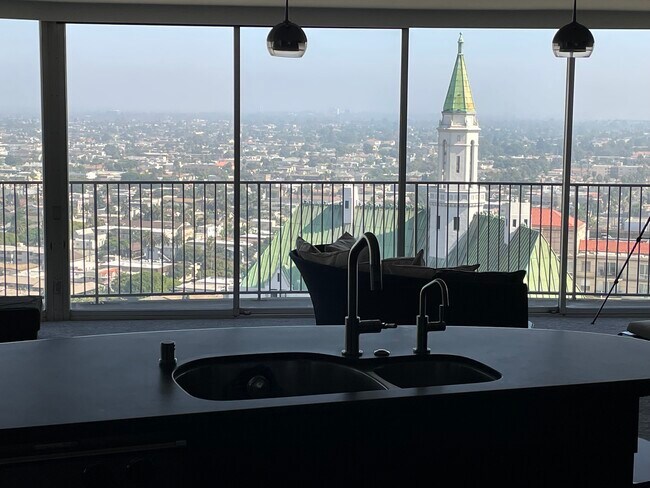 Foto del edificio - 700 E Ocean Blvd