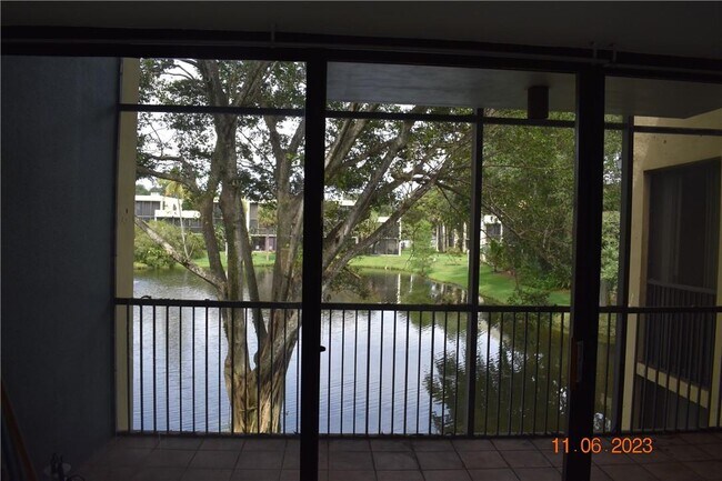 Building Photo - 2930 SW 87th Ter