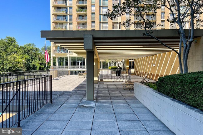 Foto del edificio - 4600 S Four Mile Run Dr