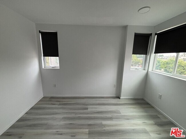 Foto del edificio - 1224 1/2 Alexandria Ave-1224