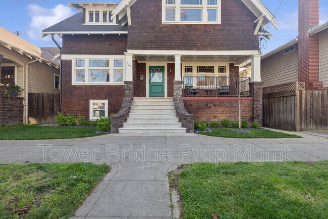 Building Photo - 823 28th St