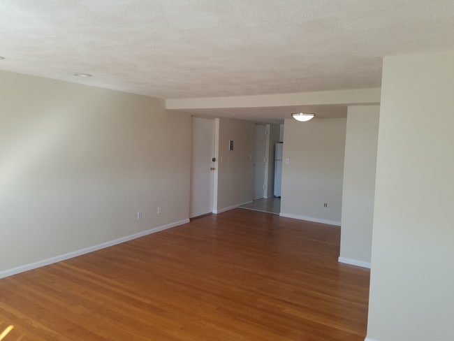 Building Photo - 462 Mount Auburn St
