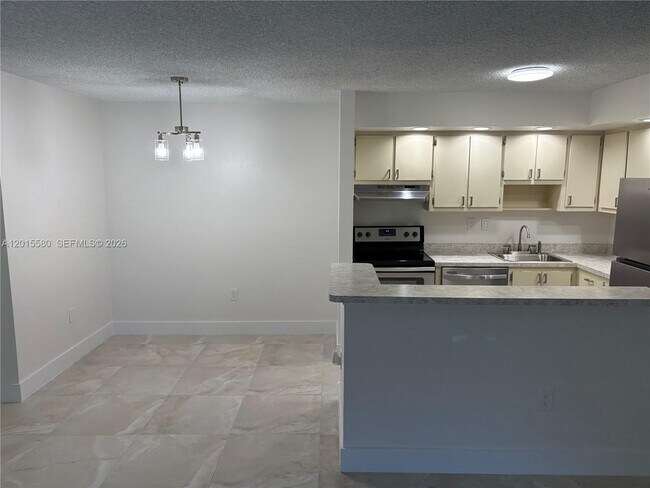 Foto del edificio - 18875 NW 62nd Ave