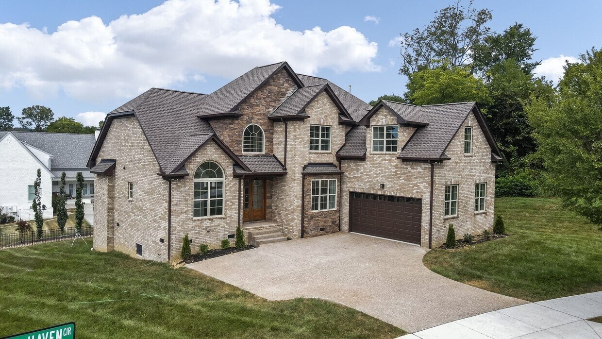 Primary Photo - New Custom Brick Home in Lebanon