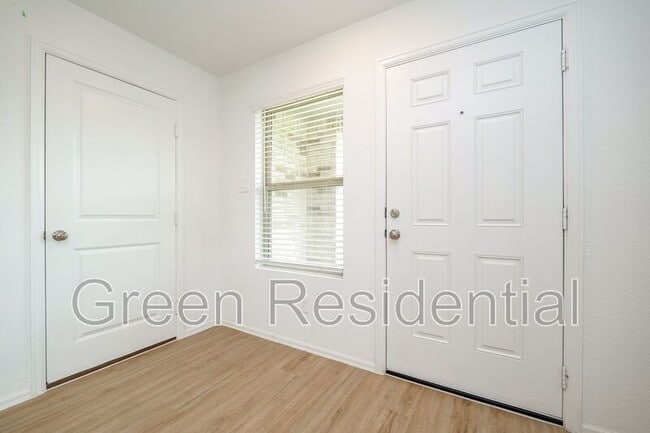 Building Photo - 2909 Mallorca Dr