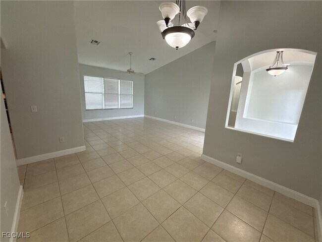 Building Photo - 265 Richmond Ave S