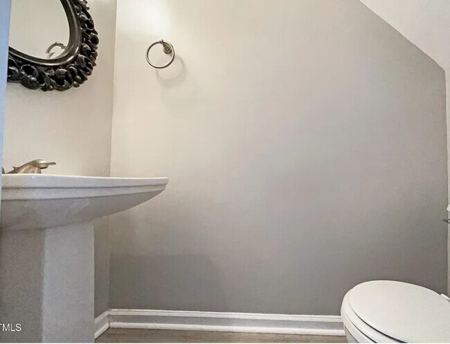 Foto del edificio - 203 Canyon Lake Cir