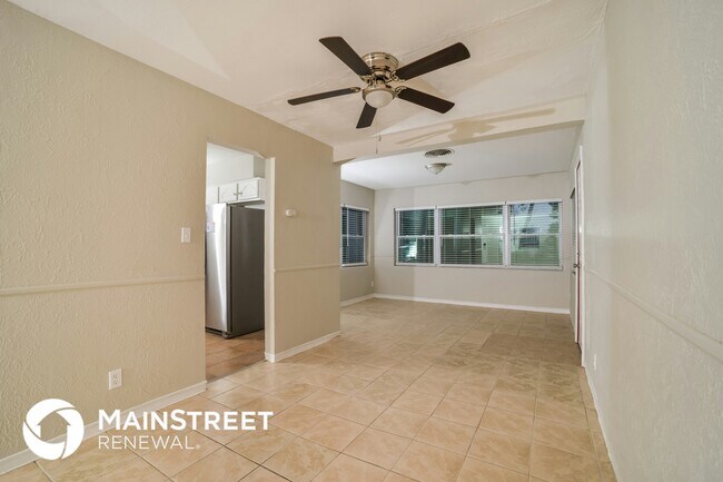 Building Photo - 5621 Perrine Dr