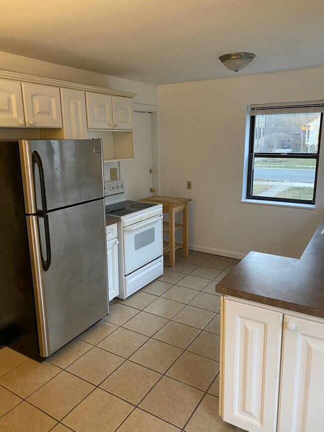 2 BR 1 BA Wyoming OH - 1252 Garden Cir
