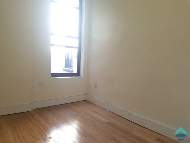 Building Photo - 533 Knickerbocker Ave